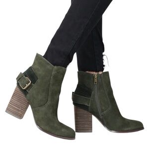 Sbecca Lorenza Forest Green Suede Ankle Boots Size 7
Buckle Stacked Block Heel